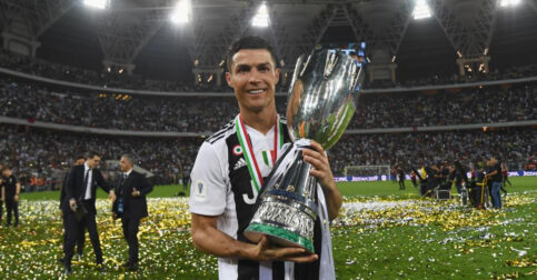 គ្រូបង្វឹកថ្មីលោក Sarri នៅក្នុងកិច្ចប្រជុំពិសេសជាមួយ Ronaldo ចង់ឱ្យគាត់លេងតួនាទីខ្សែប្រយុទ្ធកណ្តាលសម្រាប់ក្រុម Juventus