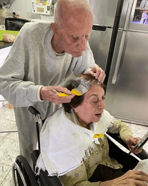 92-Year-Old Husband’s Sweet Lockdown Gesture for His Wife Melts Hearts