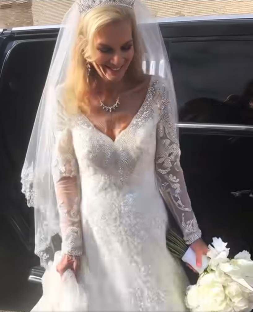 Mom Tried to Steal the Spotlight in Her Wedding Dress — But the Bride Had the Perfect Pla