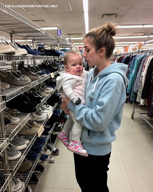 I Bought a Struggling Mom  Shoes — Weeks Later, She Knocked on My Door With a Gift That Changed Everything