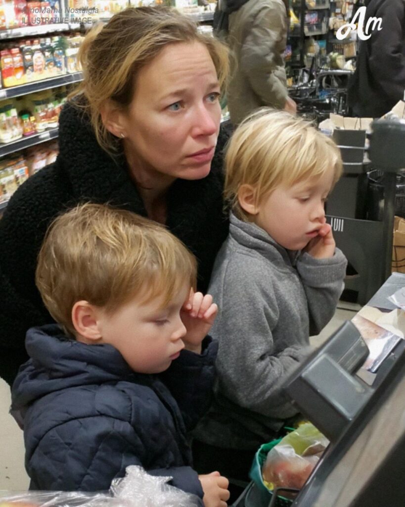 I Bought Apples for a Struggling Mom at the Store — Three Days Later, a Police Officer Showed Up at My Job I Bought Apples for a Struggling Mom at the Store — Three Days Later, a Police Officer Showed Up at My Job