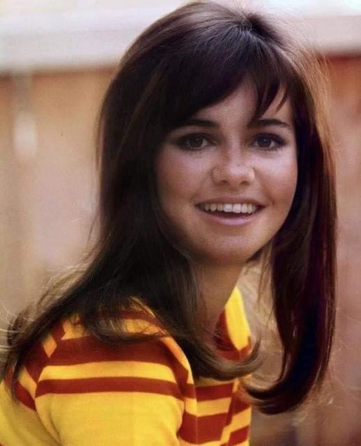 At 76, Sally Field Embraces Natural Aging and Rejects Hollywood’s Pressure to Look Younger
